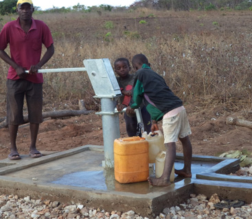 Hand pump